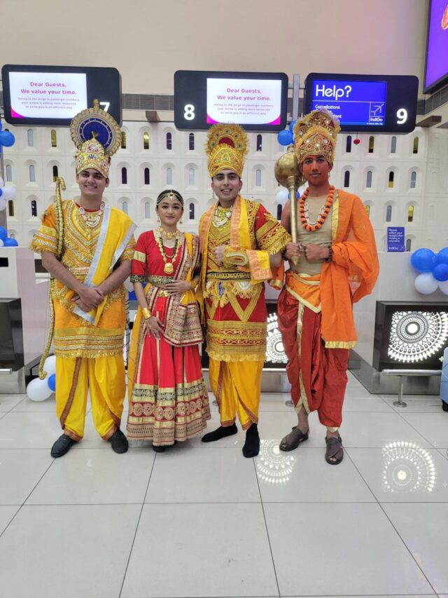 अहमदाबाद से अयोध्या की उड़ान शुरू;  राम, लक्ष्मण, सीता बने यात्री