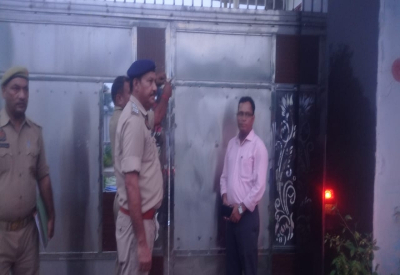 ghazipur news, Zamania news, Balwant Guest House, Rampur Bantra Balwant Guest House was raided, 6 couples were caught in Bantra Balwant Guest House was raided, 6 couples were caught in indul, ghazipur news in hindi, ghazipur news today, zamania news today, ghazipur ki khabar, aaj ki khabar, ghazipur ki aaj ki khabar,  नंदगंज थाना क्षेत्र, रामपुर बंतरा स्थित बलवंत गेस्ट हाउस, छापेमारी, जमानियां न्यूज, गाजीपुर समाचार,