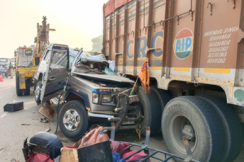 varanasi news, khabar kashi, Highway Accident, 6 dead, accident news, highway accident, kumbh 2025, mahakumbh 2025, Prayagraj Varanasi Highway Accident, up news, Uttar Pradesh