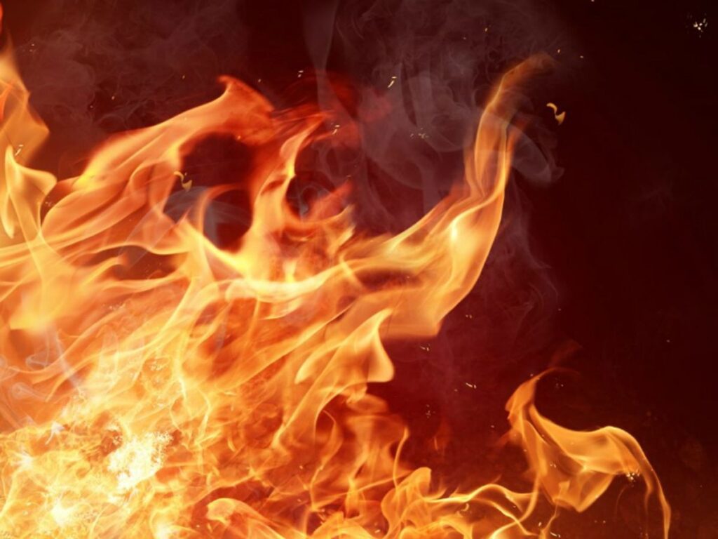 ghazipur news, fire news, ghazipur fire news, aag , gas cylinder leak, gas cylinder catch fire,