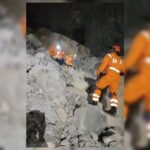 sonbadra, stone mine collapsed, Sonbhadra accident, stone quarry collapse, mining mishap, workers trapped, hill slide, debris fall, up news, Sonbhadra Breaking News,सोनभद्र, सोनभद्र में पत्थर खादान, 15 लोग दबे, latest hindi news, today news, khabar kashi,