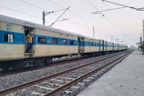 03287 train, buxar to ddu traon 03287, 03287 train status, zamania news,