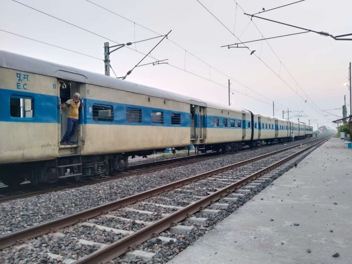 03287 train, buxar to ddu traon 03287, 03287 train status, zamania news,
